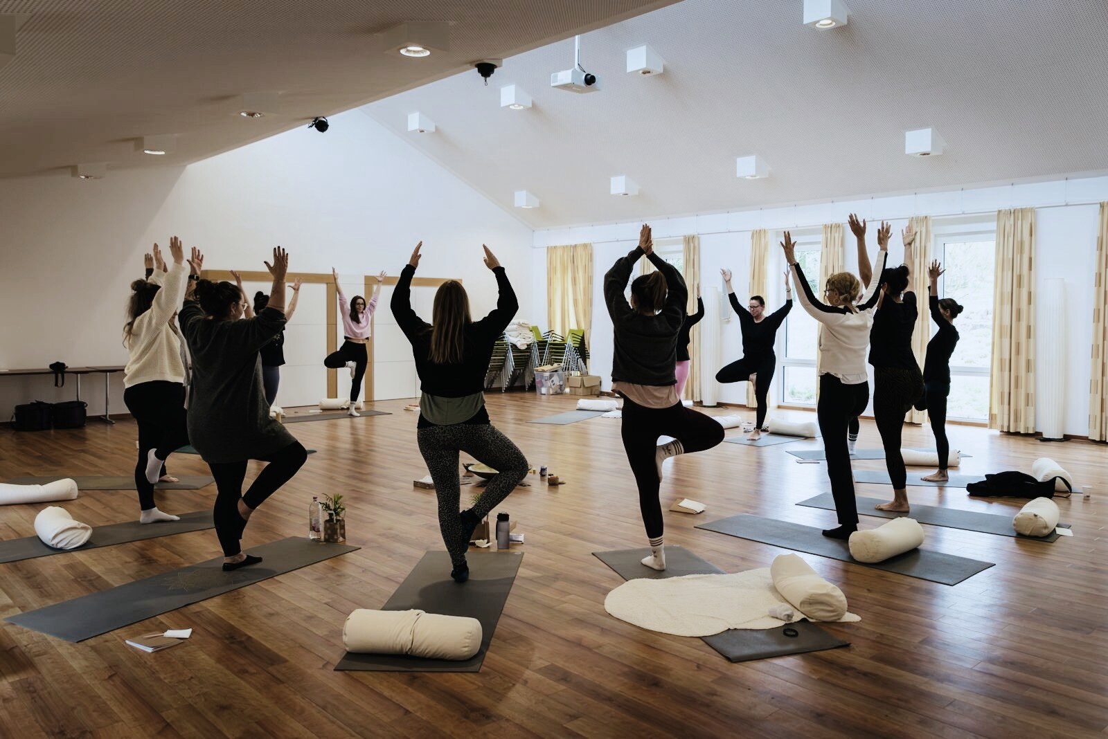 Yoga-Gruppe bei Yoga Palme