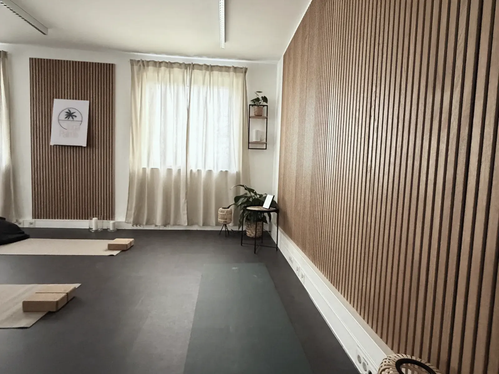 Yoga Palme Studio – Holzdecke und ruhige Atmosphäre