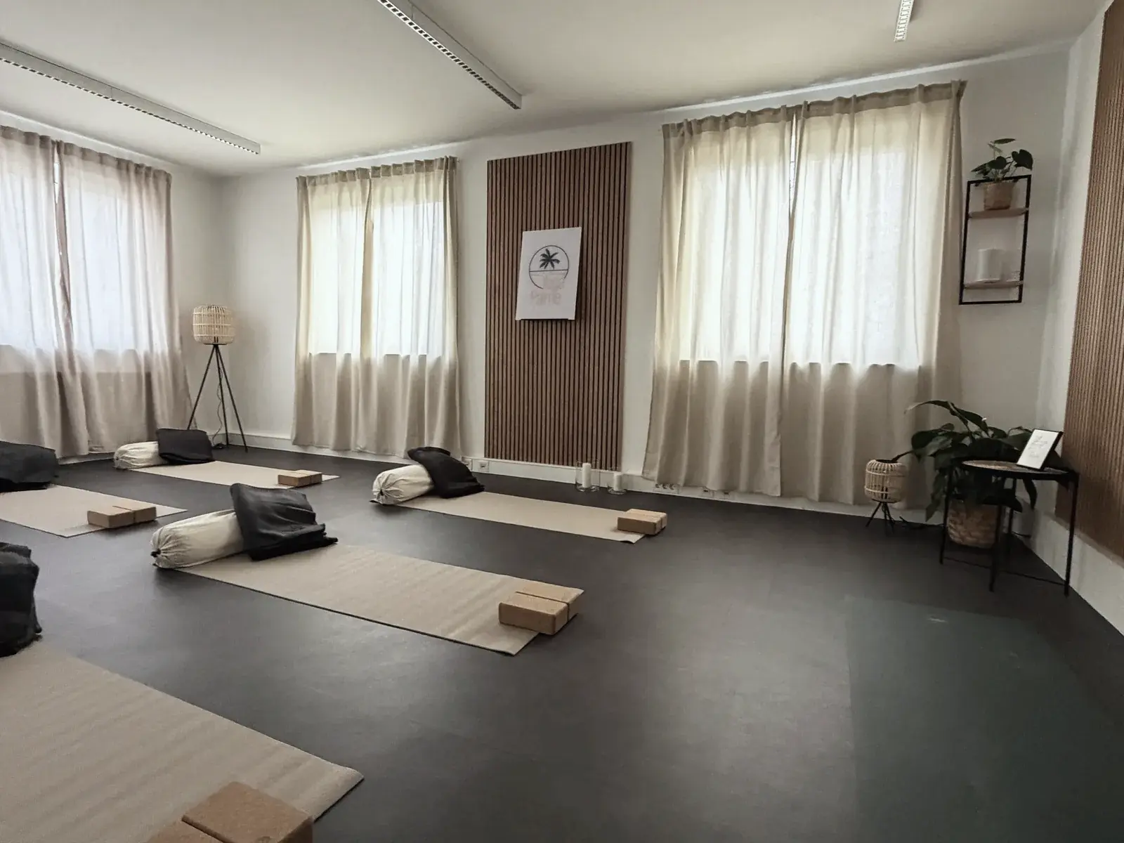 Yoga Palme Studio – Kursraum mit Tageslicht